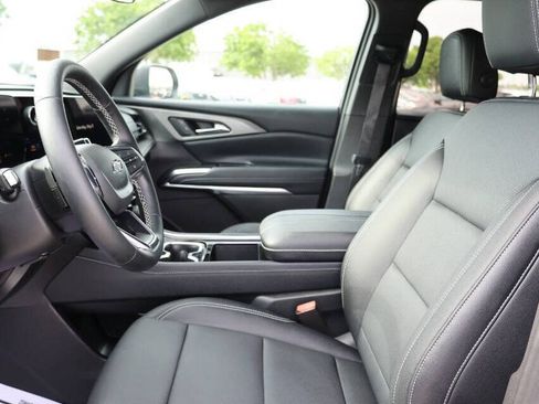 Used 2025 Chevrolet Traverse LT w/ Midnight/Sport Edition AWD/4WD image 13