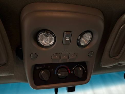 Used 2001 Chevrolet Suburban LS AWD/4WD image 14