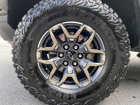 Used 2026 Chevrolet Colorado ZR2 w/ Technology Package AWD/4WD image 43
