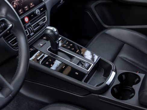 Certified 2023 Porsche Macan AWD/4WD image 37