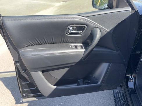 Used 2022 Nissan Armada SV image 18
