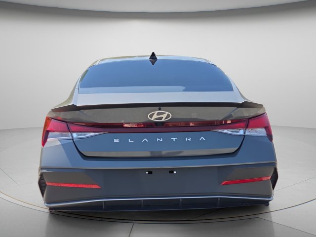 Used 2024 Hyundai Elantra SEL FWD image 5