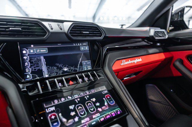 Used 2022 Lamborghini Urus AWD/4WD image 15