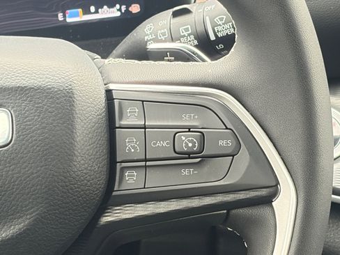 Used 2025 Jeep Grand Cherokee Laredo w/ Trailer Tow Package image 18