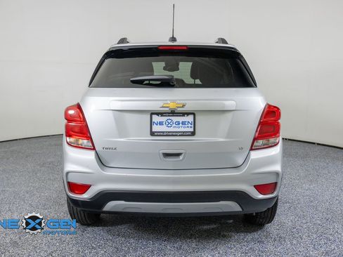 Used 2019 Chevrolet Trax LT w/ LT Convenience Package FWD image 6