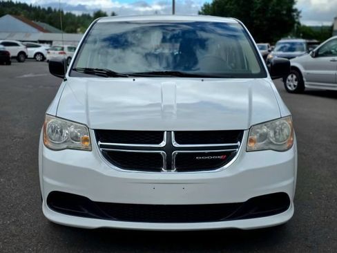 Used 2015 Dodge Grand Caravan American Value Package w/ UConnect Hands-Free Group FWD image 2