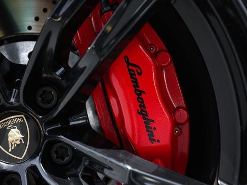 Used 2020 Lamborghini Huracan EVO RWD image 18