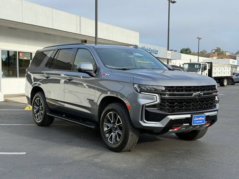 Used 2022 Chevrolet Tahoe Z71 w/ Luxury Package AWD/4WD image 5