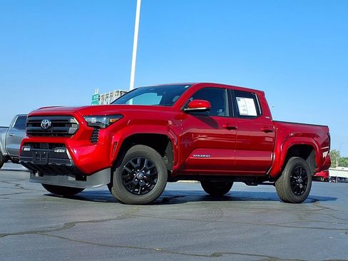 Used 2025 Toyota Tacoma SR5 AWD/4WD image 2