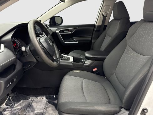 Used 2021 Toyota RAV4 XLE FWD image 17