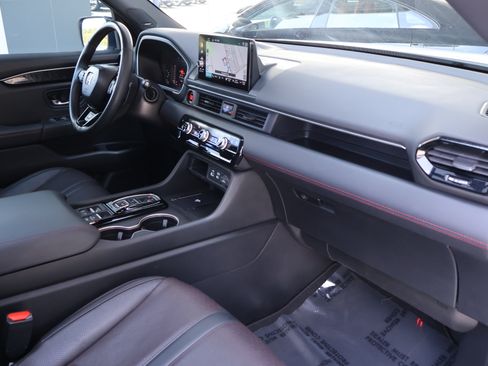 Used 2025 Honda Pilot Black Edition image 33