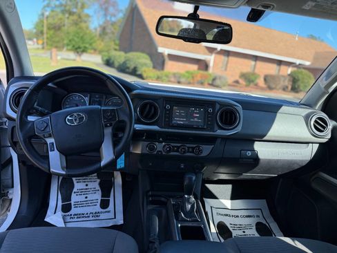 Used 2017 Toyota Tacoma SR5 image 13