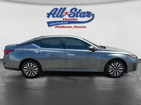 Used 2025 Nissan Altima 2.5 SV FWD image 6