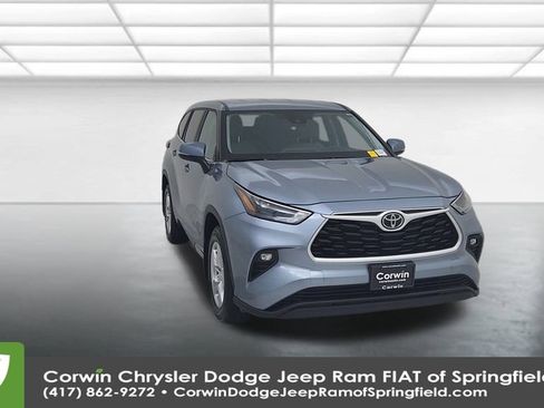 Used 2023 Toyota Highlander LE image 4