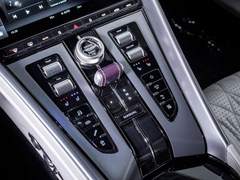 Used 2024 Aston Martin DB12 Coupe image 31