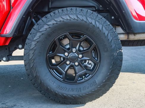 Used 2022 Jeep Gladiator Sport image 11