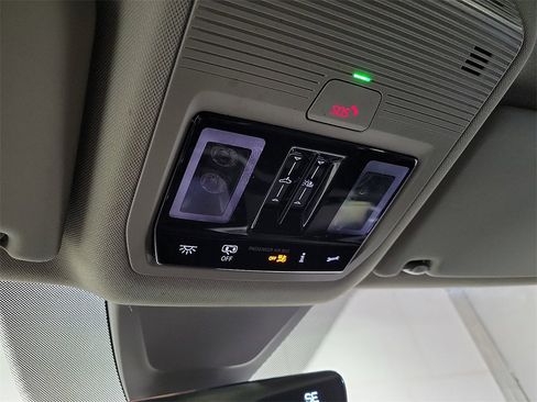 Used 2024 Volkswagen Atlas Peak Edition SEL image 19