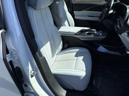 Used 2024 Cadillac Lyriq Sport AWD/4WD image 7