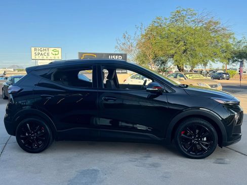 Used 2023 Chevrolet Bolt EUV LT w/ Redline Edition FWD image 5