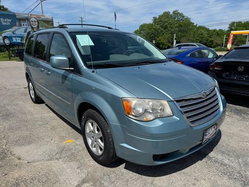 Used 2010 Chrysler Town & Country Touring w/ Family Value Group FWD image 9