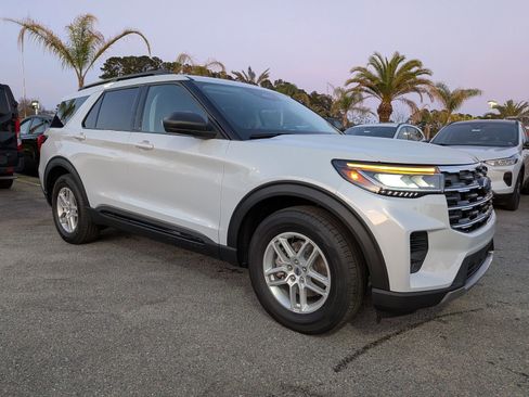 New 2026 Ford Explorer Active image 3