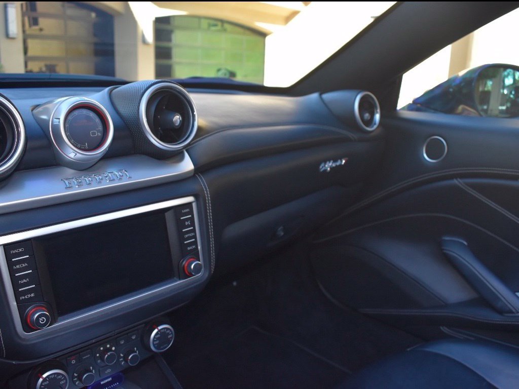 Used 2018 Ferrari California T RWD image 37