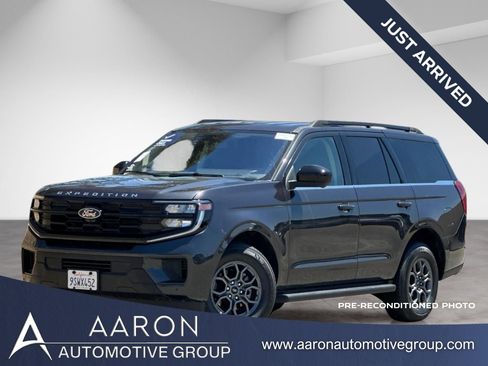 Used 2025 Ford Expedition Active AWD/4WD image 1