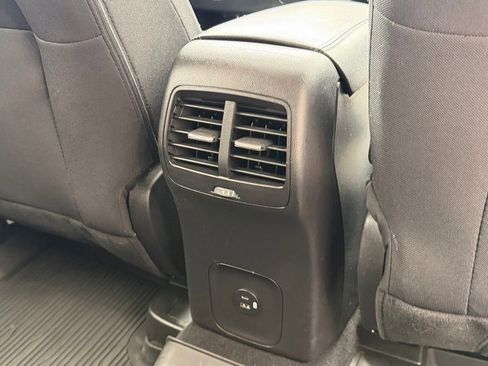 Used 2022 Ford Escape SE w/ SE Sport Appearance Package image 29