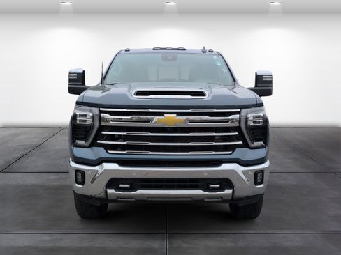 Used 2025 Chevrolet Silverado 2500 LTZ w/ LTZ Premium Package image 4