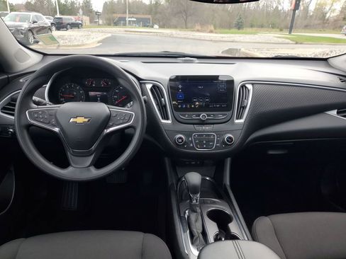 Used 2025 Chevrolet Malibu LT image 23