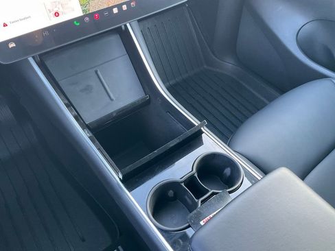 Used 2021 Tesla Model Y Long Range image 46