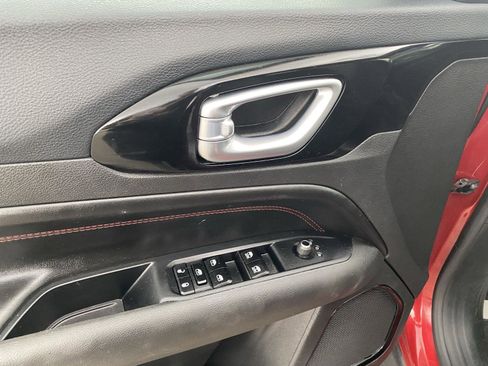 Used 2025 Jeep Compass Trailhawk image 13