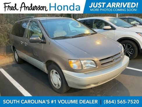 Used 1998 Toyota Sienna LE image 1