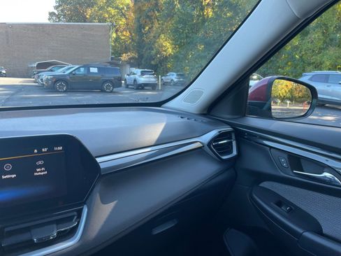 Used 2025 Chevrolet TrailBlazer LT image 31