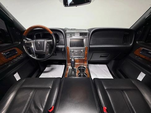 Used 2015 Lincoln Navigator 4WD image 24