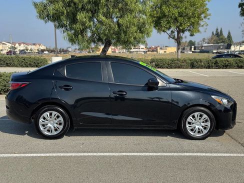 Used 2019 Toyota Yaris LE image 2