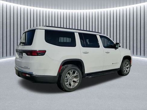 Certified 2022 Jeep Wagoneer Series II AWD/4WD image 9