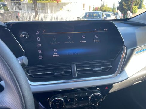 Used 2025 Chevrolet Trax LT image 21