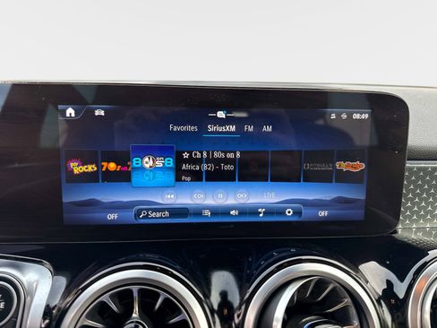 Used 2025 Mercedes-Benz GLB 250 GLB 250 image 23