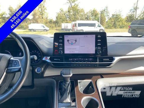 Used 2022 Toyota Sienna XLE image 18