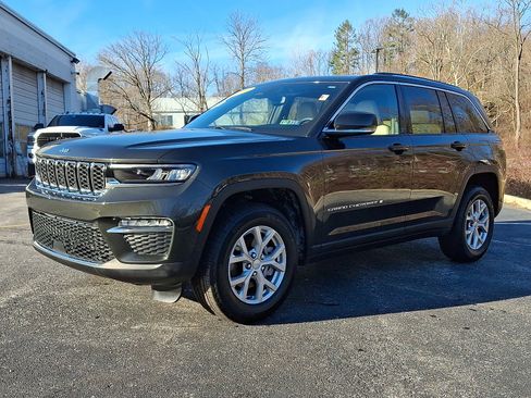 Certified 2023 Jeep Grand Cherokee Limited image 3