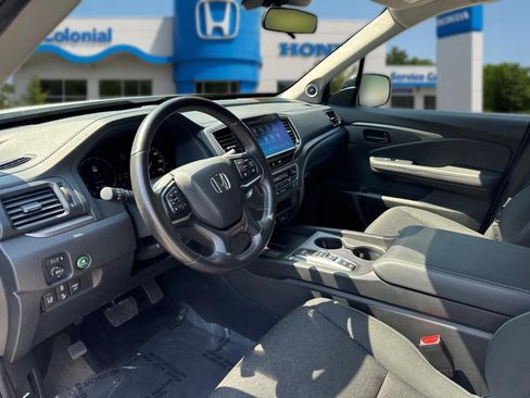 Used 2025 Honda Ridgeline Sport image 13