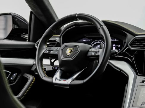 Used 2022 Lamborghini Urus AWD/4WD image 44