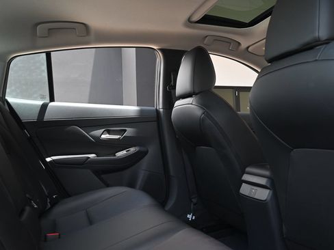 Used 2026 Nissan Sentra SR w/ SR Premium Package FWD image 14