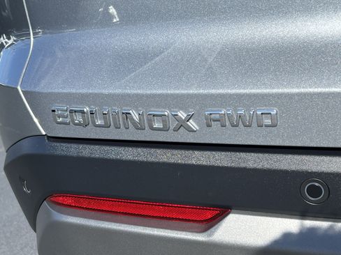 Used 2026 Chevrolet Equinox LT AWD/4WD image 9