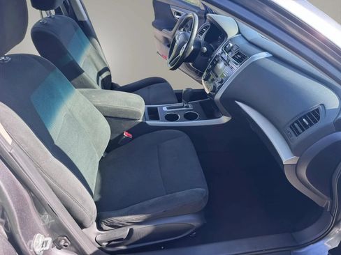 Used 2015 Nissan Altima 2.5 SV w/ Convenience Package FWD image 9