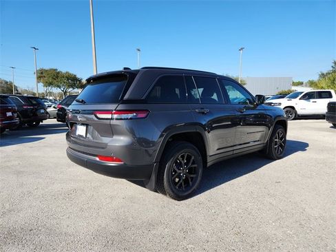 New 2026 Jeep Grand Cherokee Laredo image 3