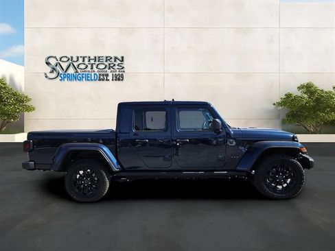 Used 2025 Jeep Gladiator Sport AWD/4WD image 6