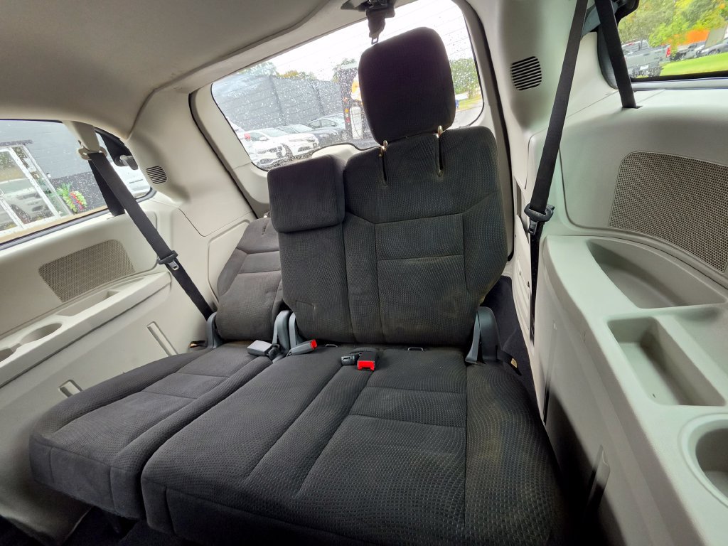 Used 2014 Dodge Grand Caravan American Value Package FWD image 21