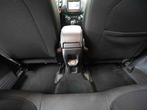 Used 2020 Jeep Renegade Altitude AWD/4WD image 22